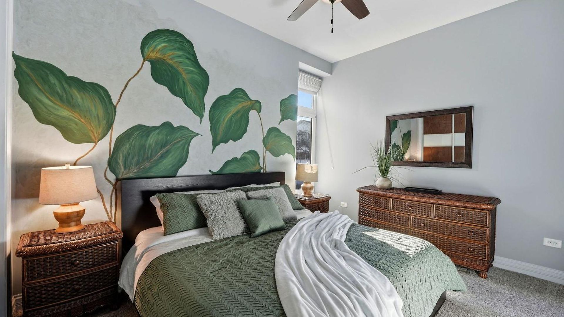 Mid-century Gem By United Center Holiday home *
