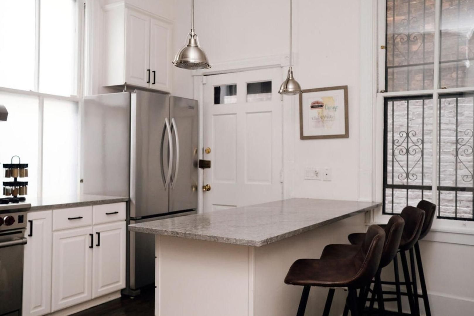 4 Bedroom • Theater • Gym • Walk To Lincoln Park! Holiday home Chicago