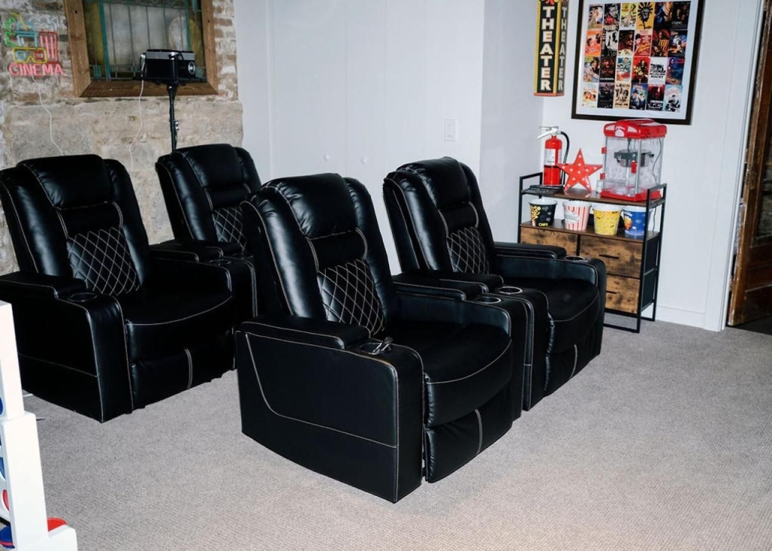 Holiday home 4 Bedroom • Theater • Gym • Walk To Lincoln Park! Chicago