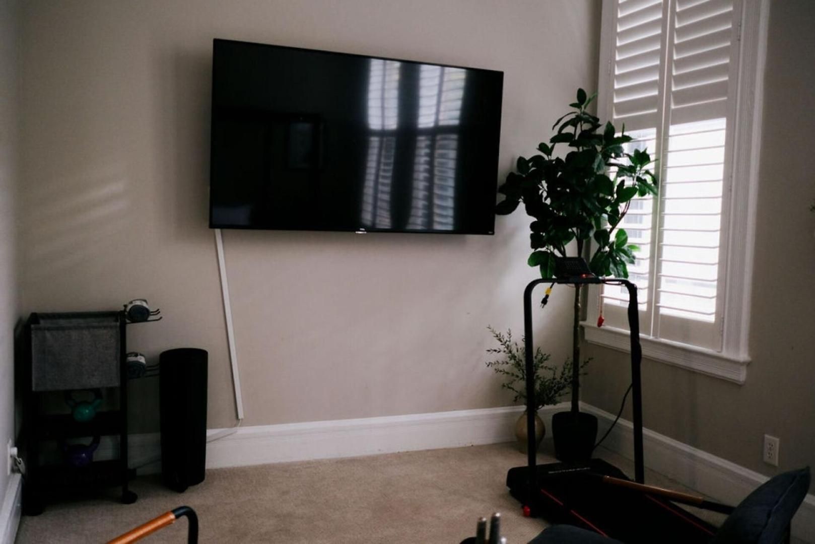 4 Bedroom • Theater • Gym • Walk To Lincoln Park!
