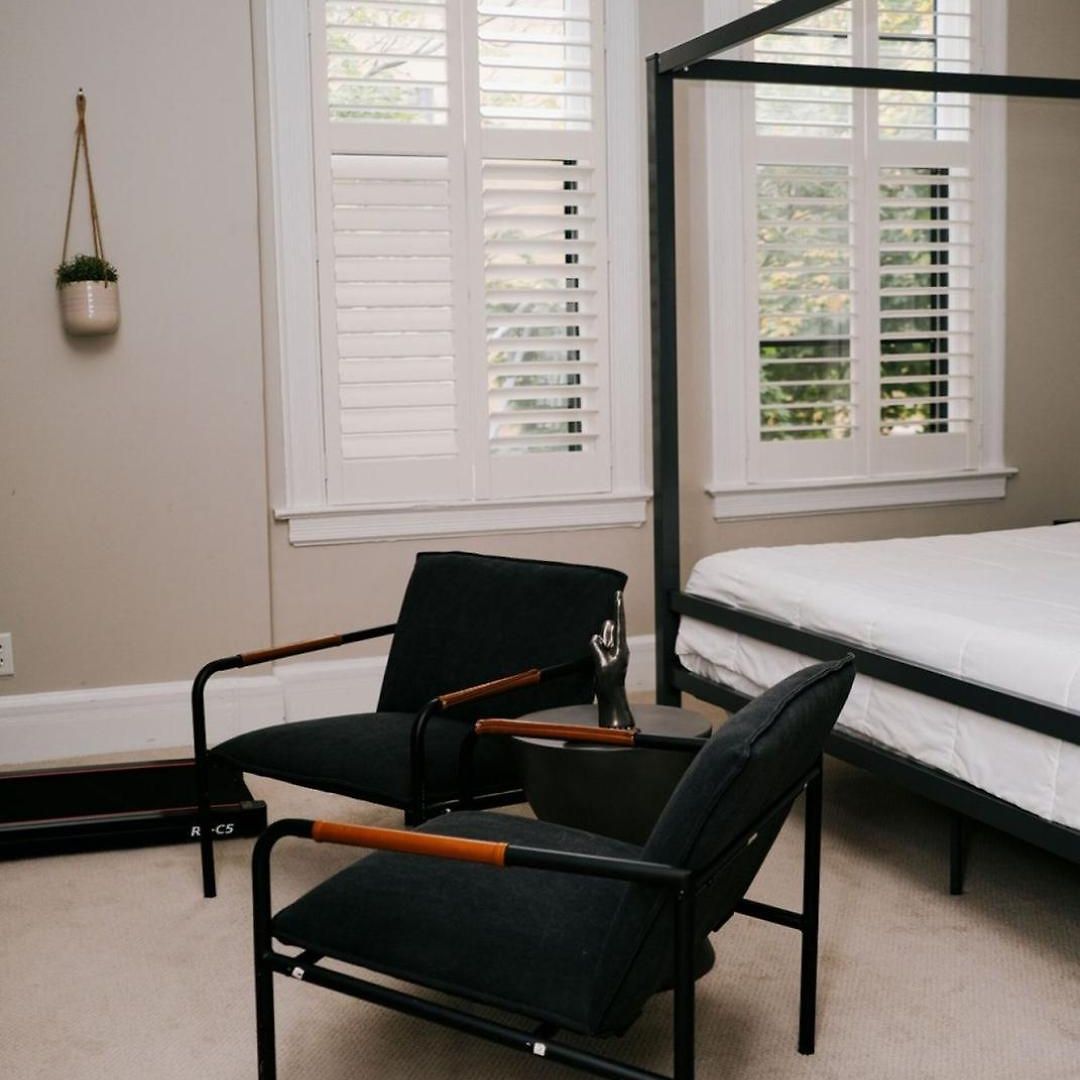 4 Bedroom • Theater • Gym • Walk To Lincoln Park! Holiday home