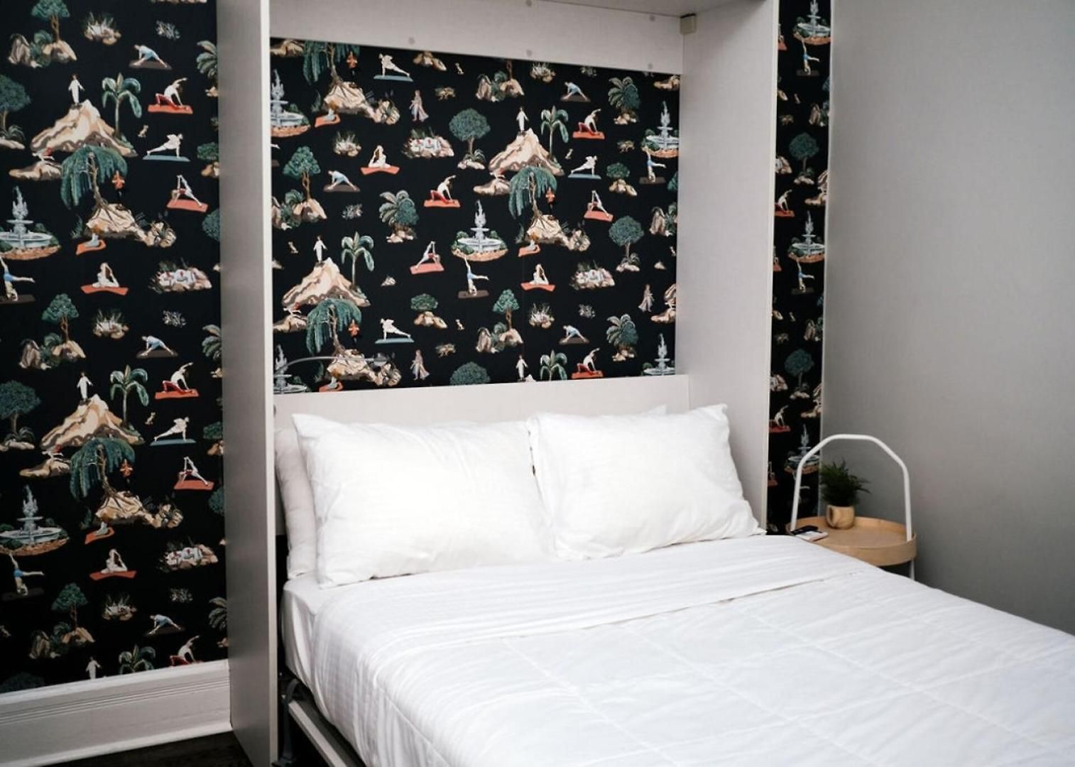 Holiday home 4 Bedroom • Theater • Gym • Walk To Lincoln Park!