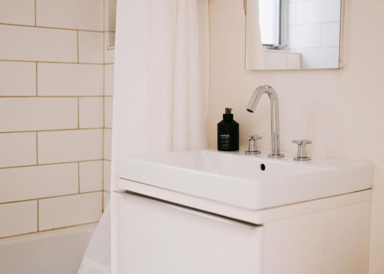 4 Bedroom • Theater • Gym • Walk To Lincoln Park! Holiday home Chicago
