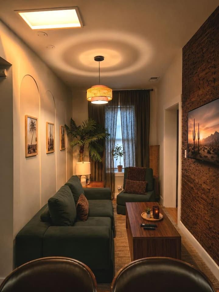 Desert Mirage Private Patio, Desk Parking *