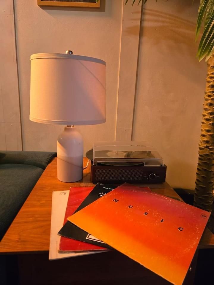 Apartment Desert Mirage Private Patio, Desk Parking Chicago