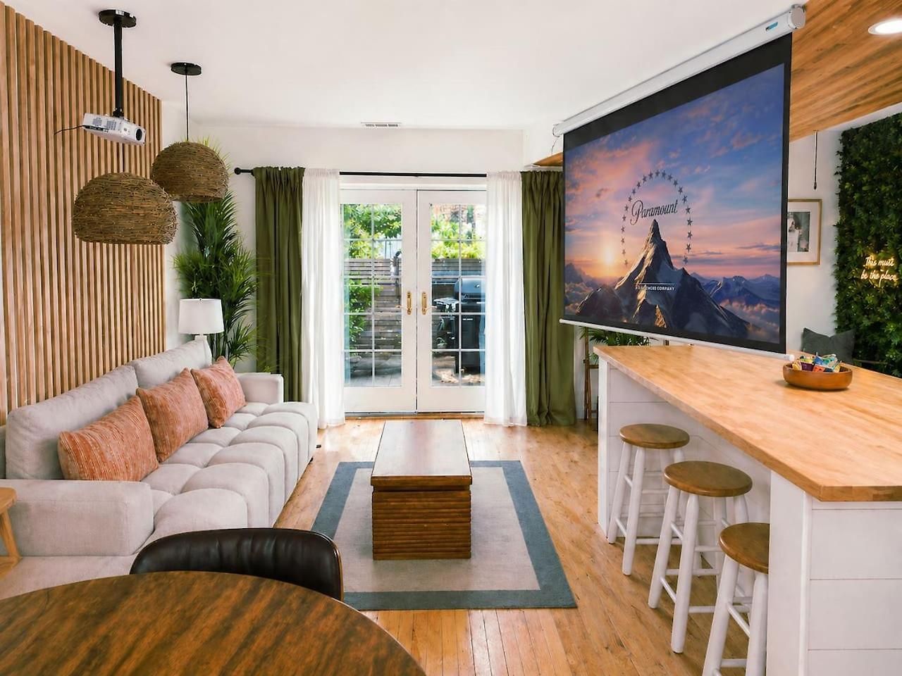 Boutique Retreat Private Patio Fire Pit Apartment *