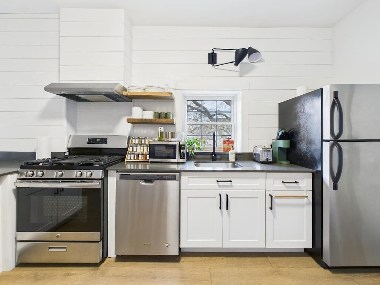Apartment Boutique Hideaway Private Deck, Fire Pit Chicago