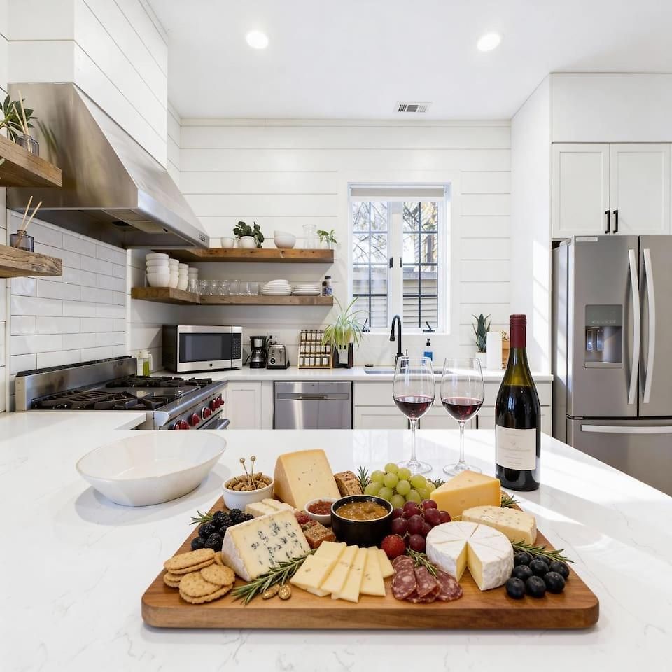 Apartment Luxe Retreat Game Room, Deck Fire Pit *