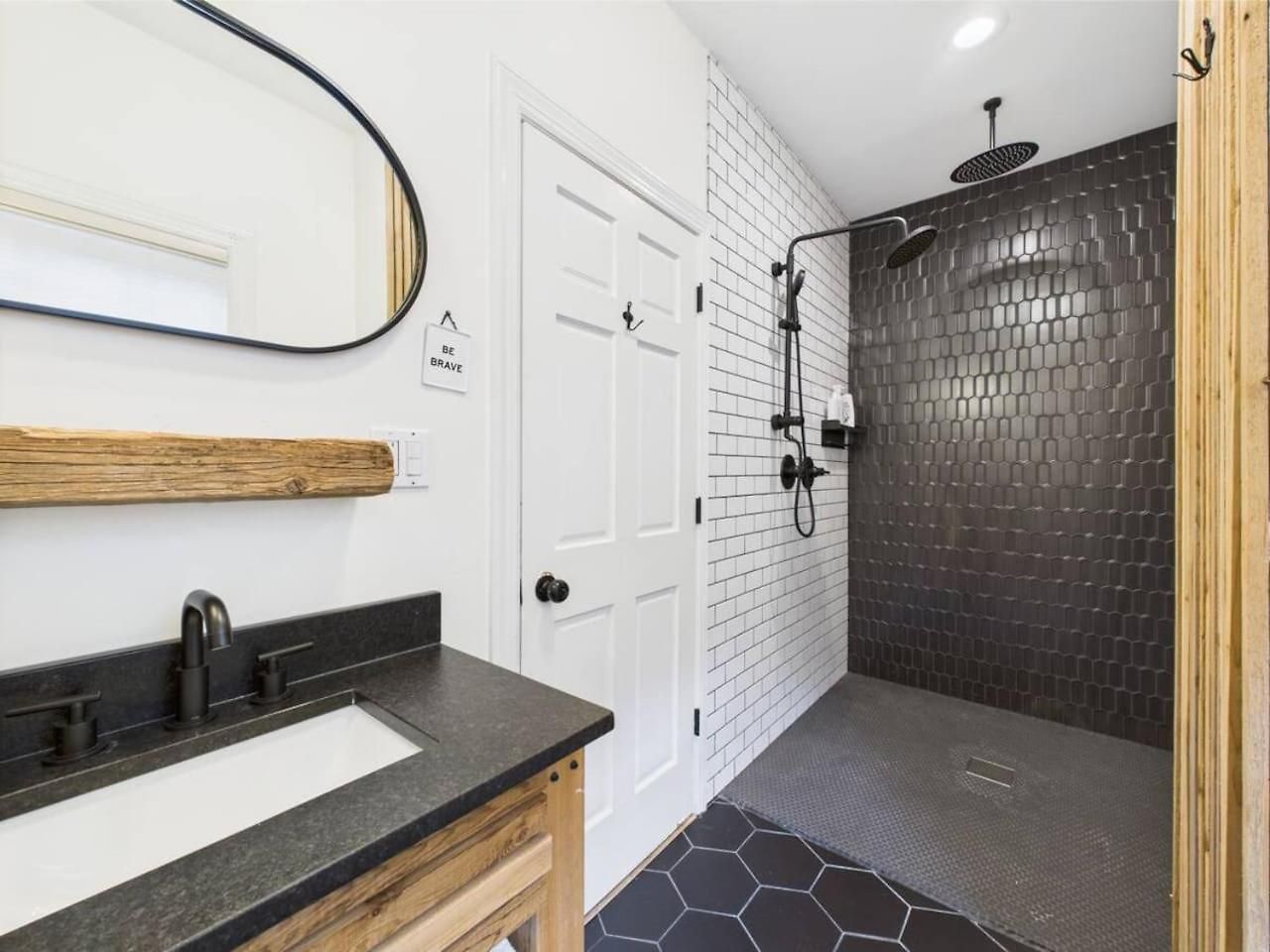 Apartment Luxe Retreat Game Room, Deck Fire Pit Chicago