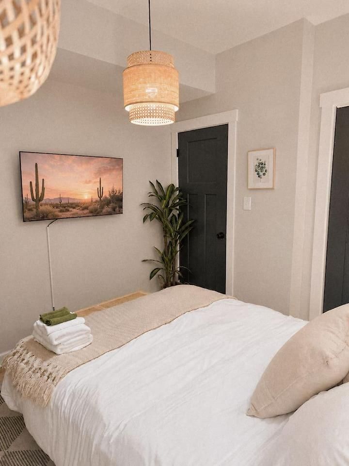 Desert Mirage Private Patio, Desk Parking *
