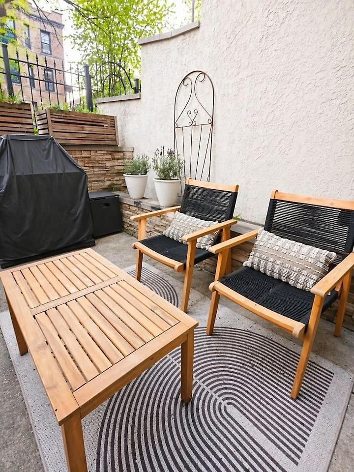 Boutique Retreat Private Patio Fire Pit * Chicago