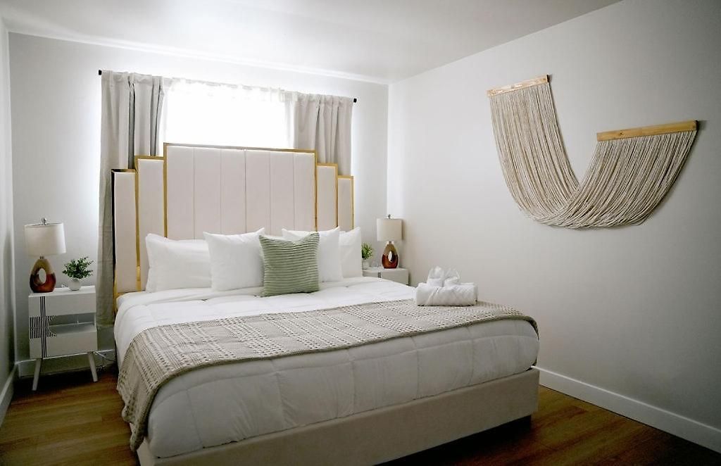 Modern 1br W/ Workspace Near O'hare Apartment