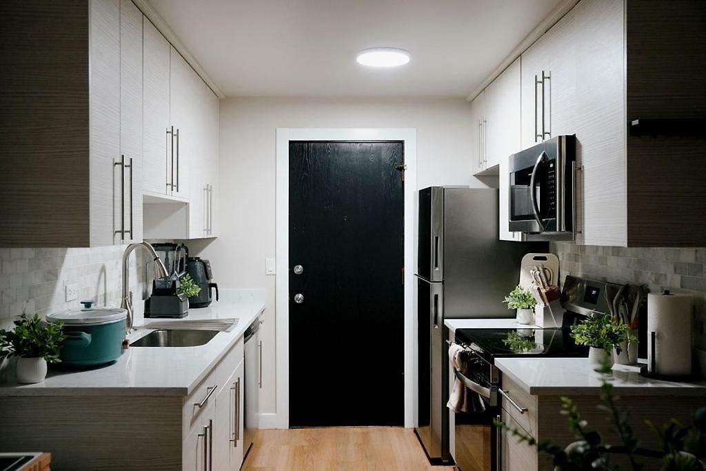 Modern 1br W/ Workspace Near O'hare Apartment