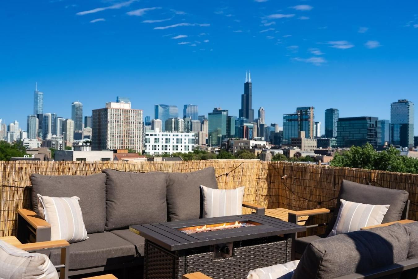 Penthouse With Private Rooftop And Skyline Views - Sleeps 6 Chicago