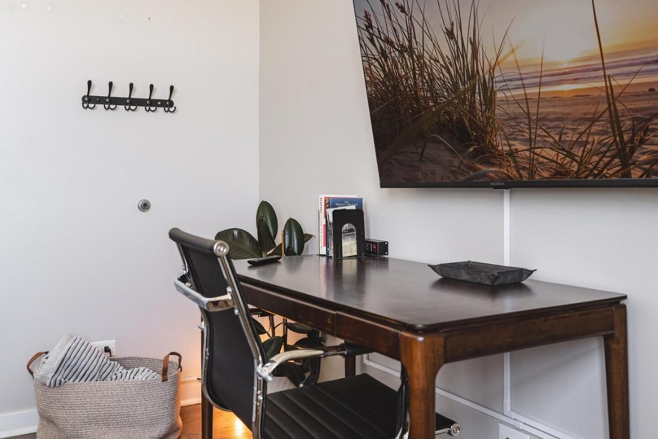 Penthouse With Private Rooftop And Skyline Views - Sleeps 6 Apartment