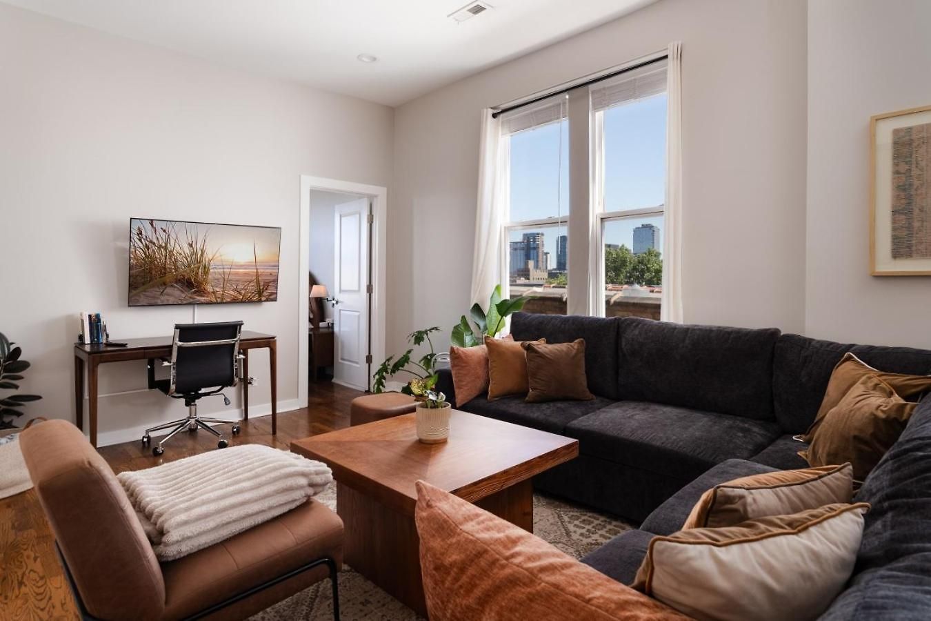 Penthouse With Private Rooftop And Skyline Views - Sleeps 6 Apartment *