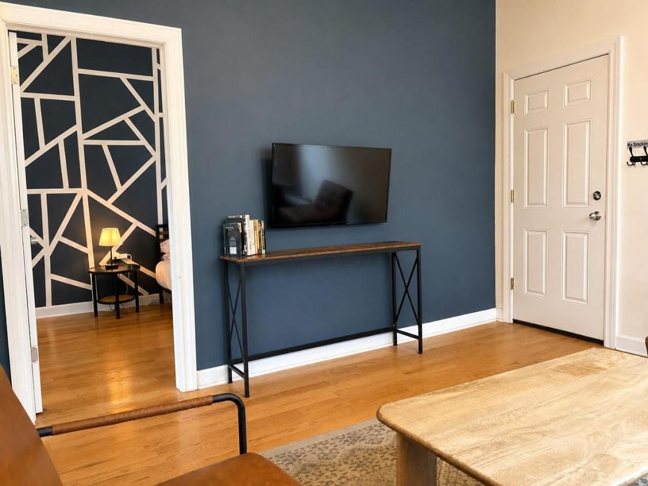 Flexhome Ukrainian Village 2br - Private Balcony & Walkable Location *