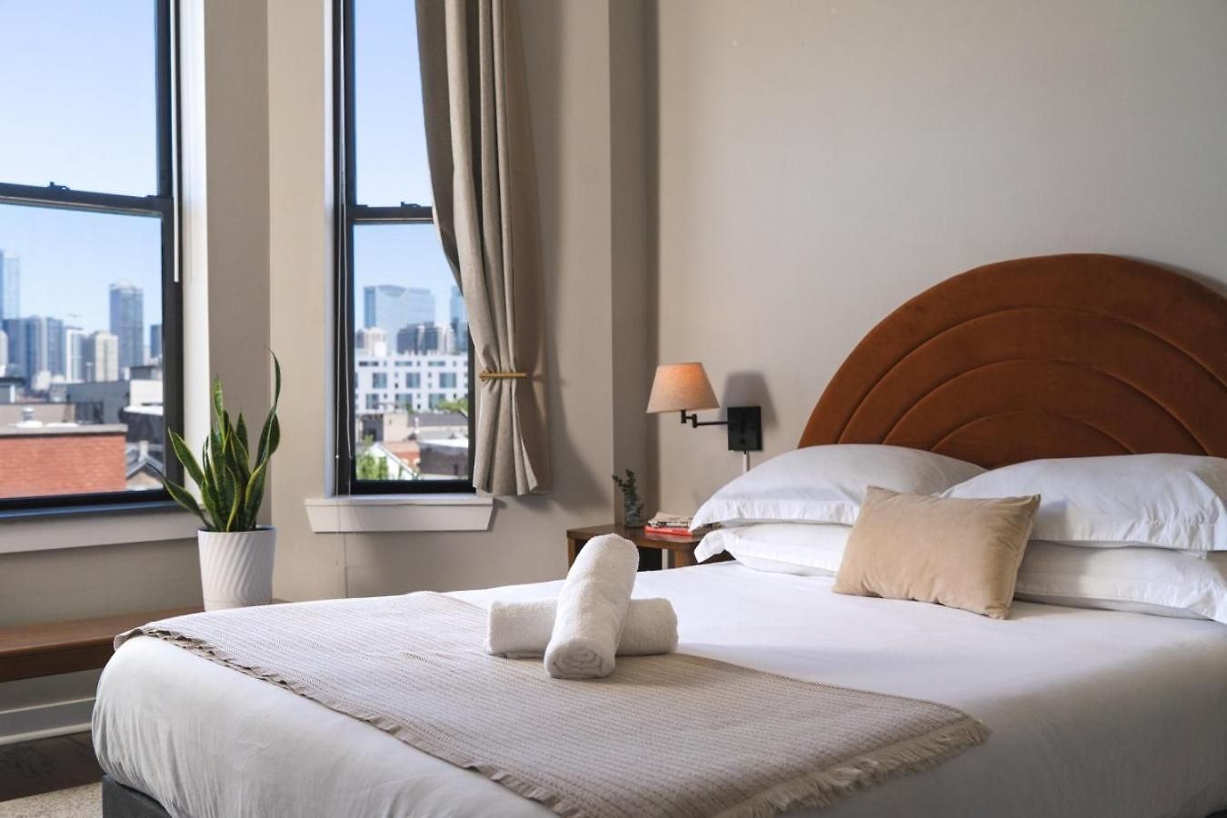 Apartment Penthouse With Private Rooftop And Skyline Views - Sleeps 6 Chicago