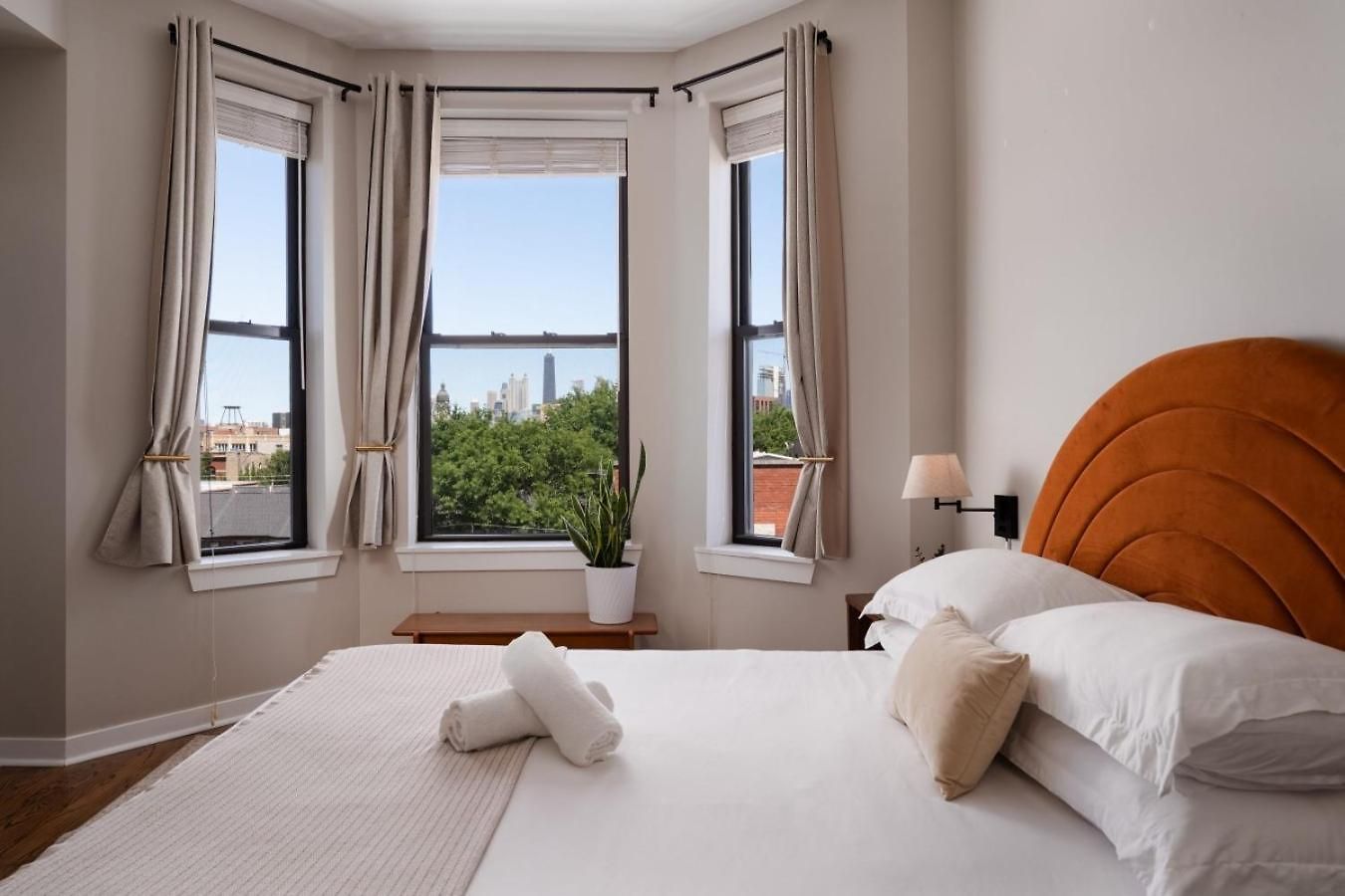 Penthouse With Private Rooftop And Skyline Views - Sleeps 6