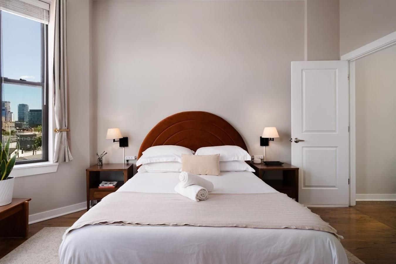 Penthouse With Private Rooftop And Skyline Views - Sleeps 6 Apartment