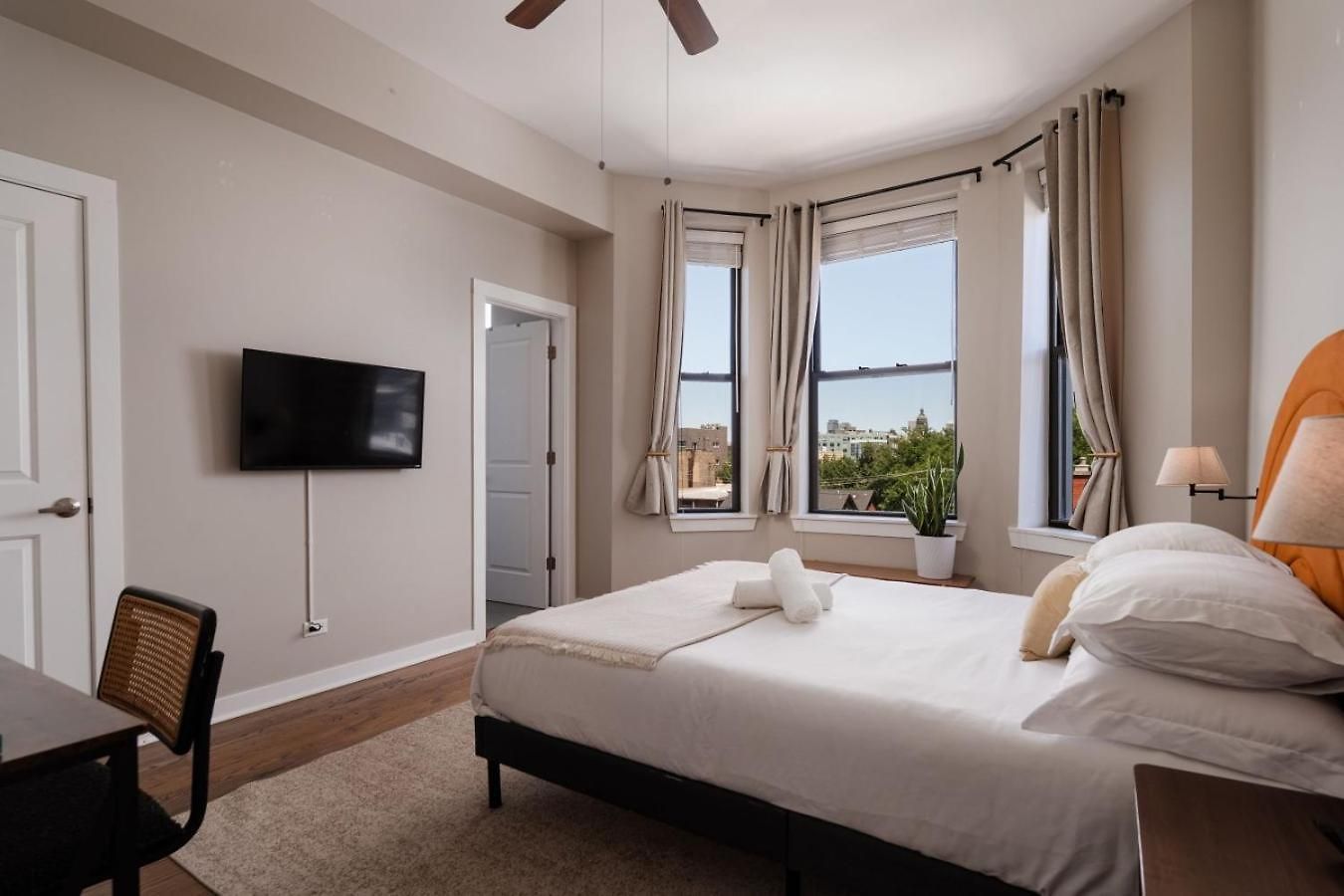 Penthouse With Private Rooftop And Skyline Views - Sleeps 6