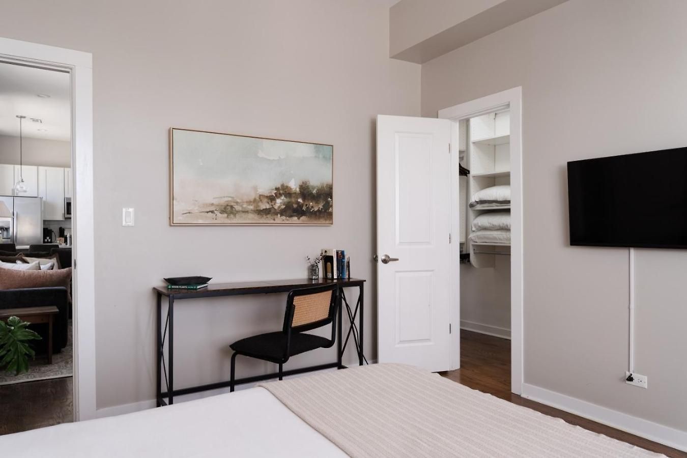 Penthouse With Private Rooftop And Skyline Views - Sleeps 6 Apartment *