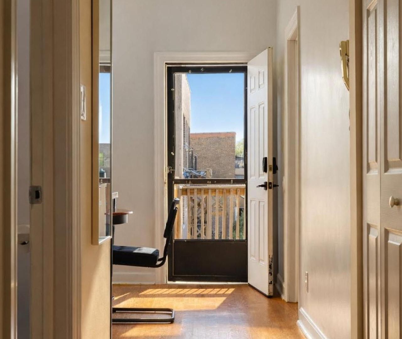 Flexhome Ukrainian Village 2br - Private Balcony & Walkable Location Apartment Chicago