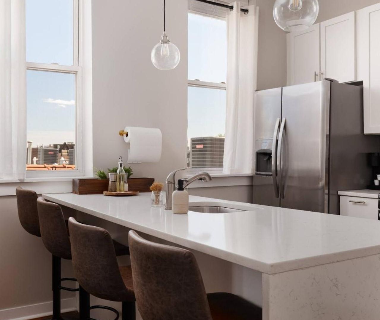 Apartment Penthouse With Private Rooftop And Skyline Views - Sleeps 6 *