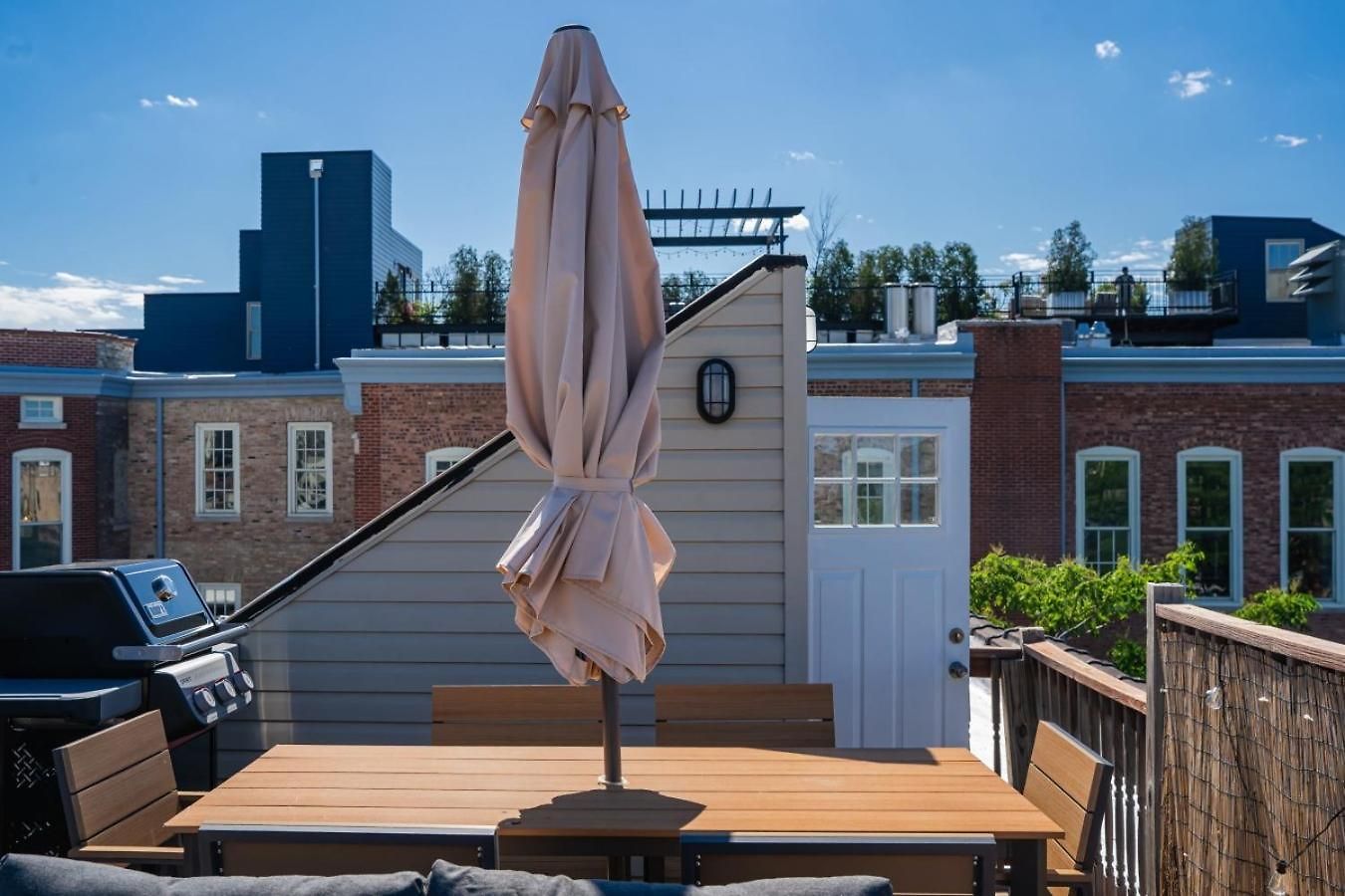 Penthouse With Private Rooftop And Skyline Views - Sleeps 6 Apartment Chicago