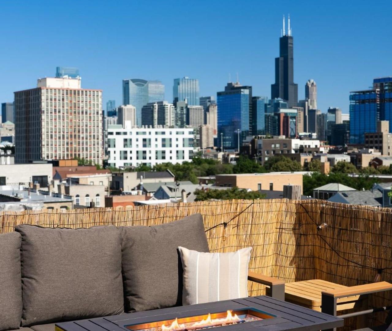 Penthouse With Private Rooftop And Skyline Views - Sleeps 6 Chicago