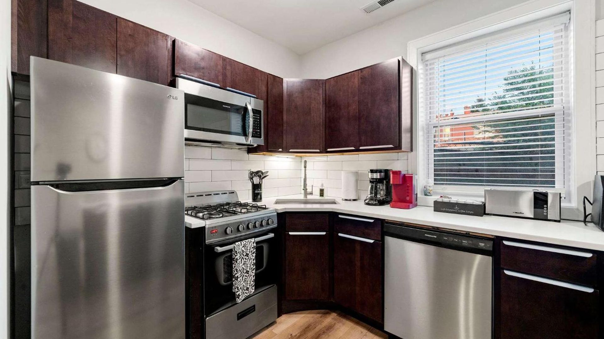 Welcome To Our Charming 2bd 2ba Pilsen * Chicago