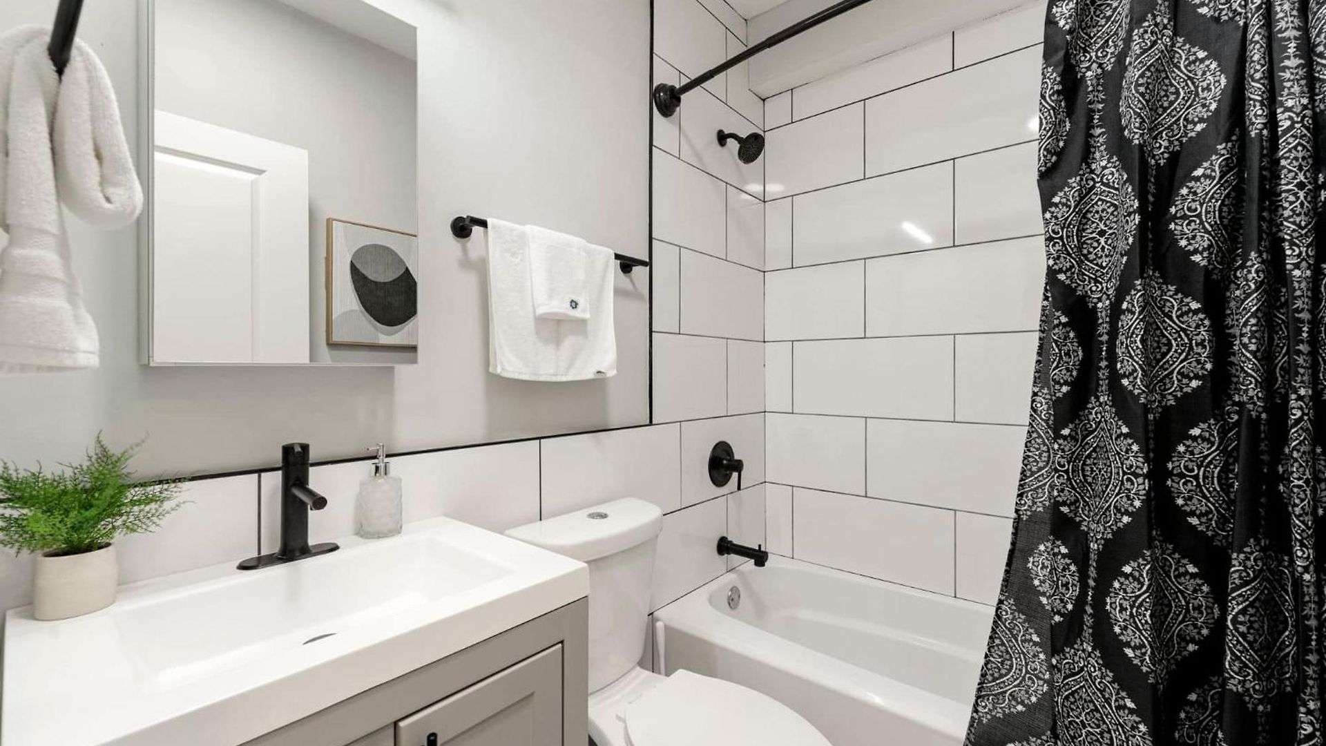 Welcome To Our Charming 2bd 2ba Pilsen Apartment Chicago