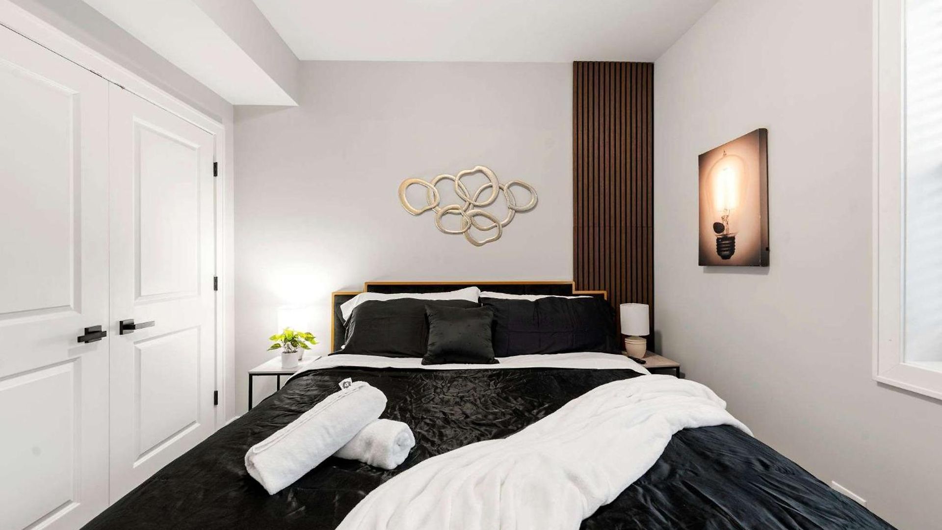 Welcome To Our Charming 2bd 2ba Pilsen