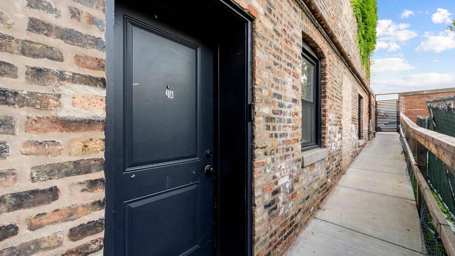 Welcome To Our Charming 2bd 2ba Pilsen