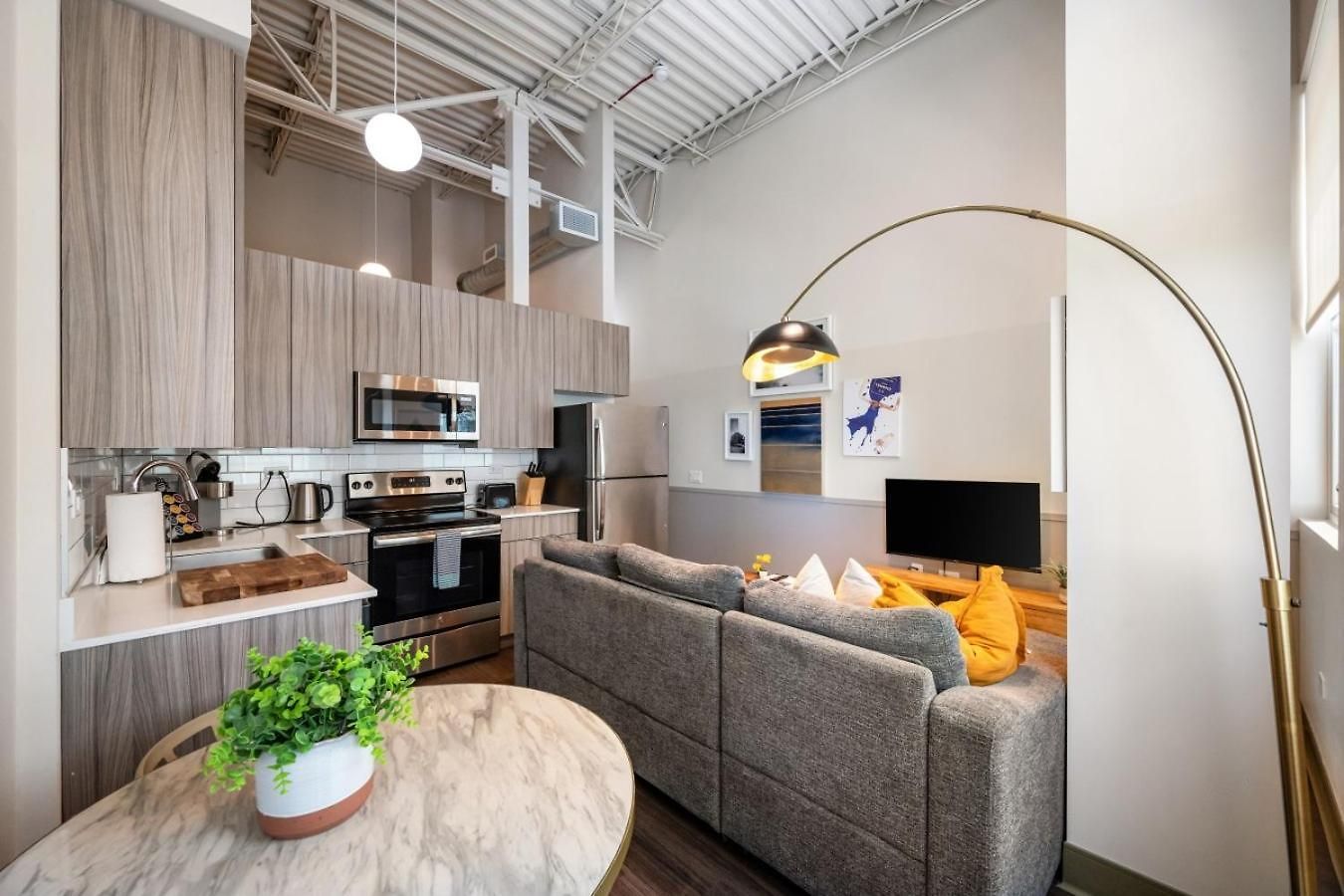Downtown Mich Ave Gym Rooftop #10 Apartment *