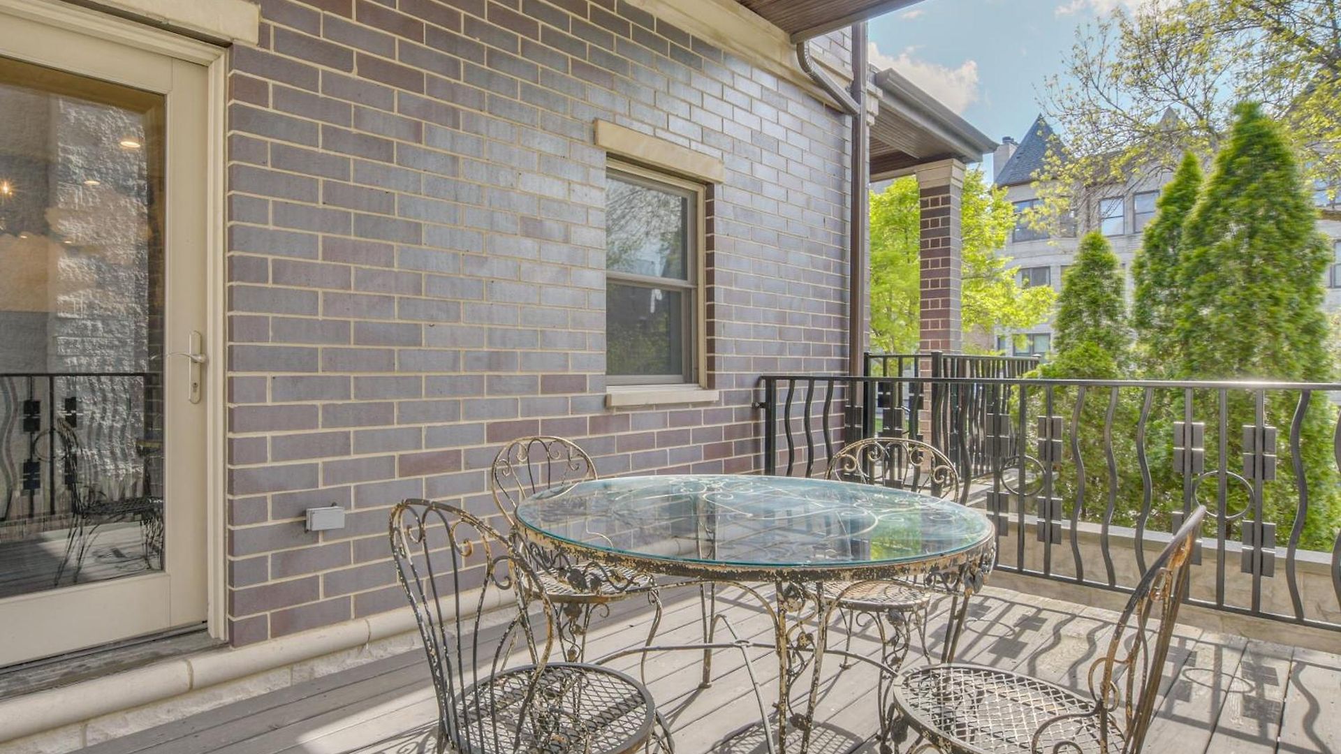 Holiday home Steps To & Beach! Multi-level Oakland Haven *