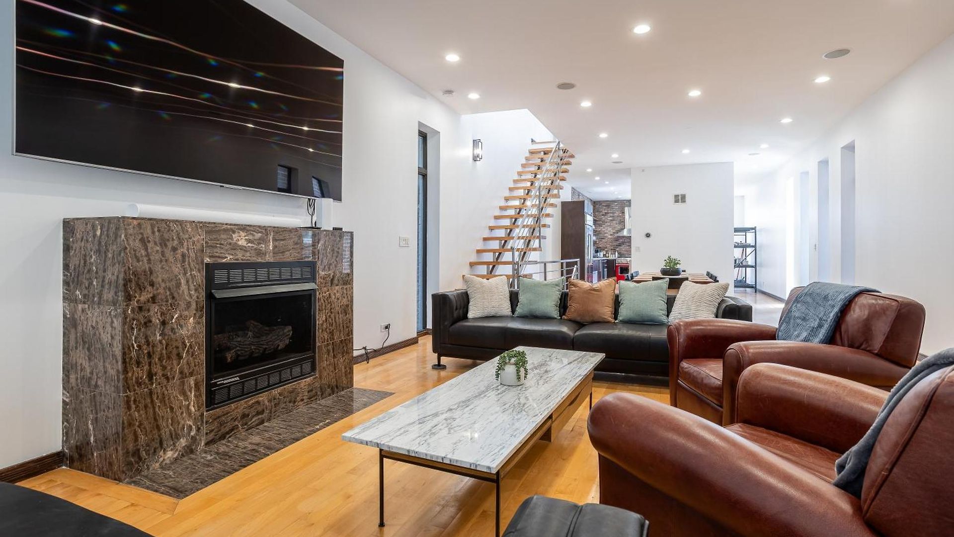 5-bedroom House In Pilsen Near Medical District Holiday home