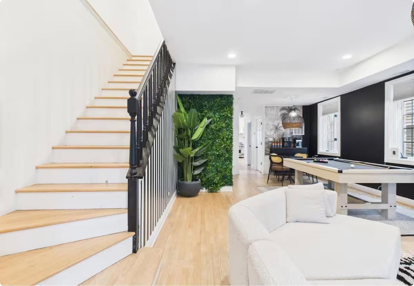 West Town Estate 6br, Game Room, Decks, 5gbps