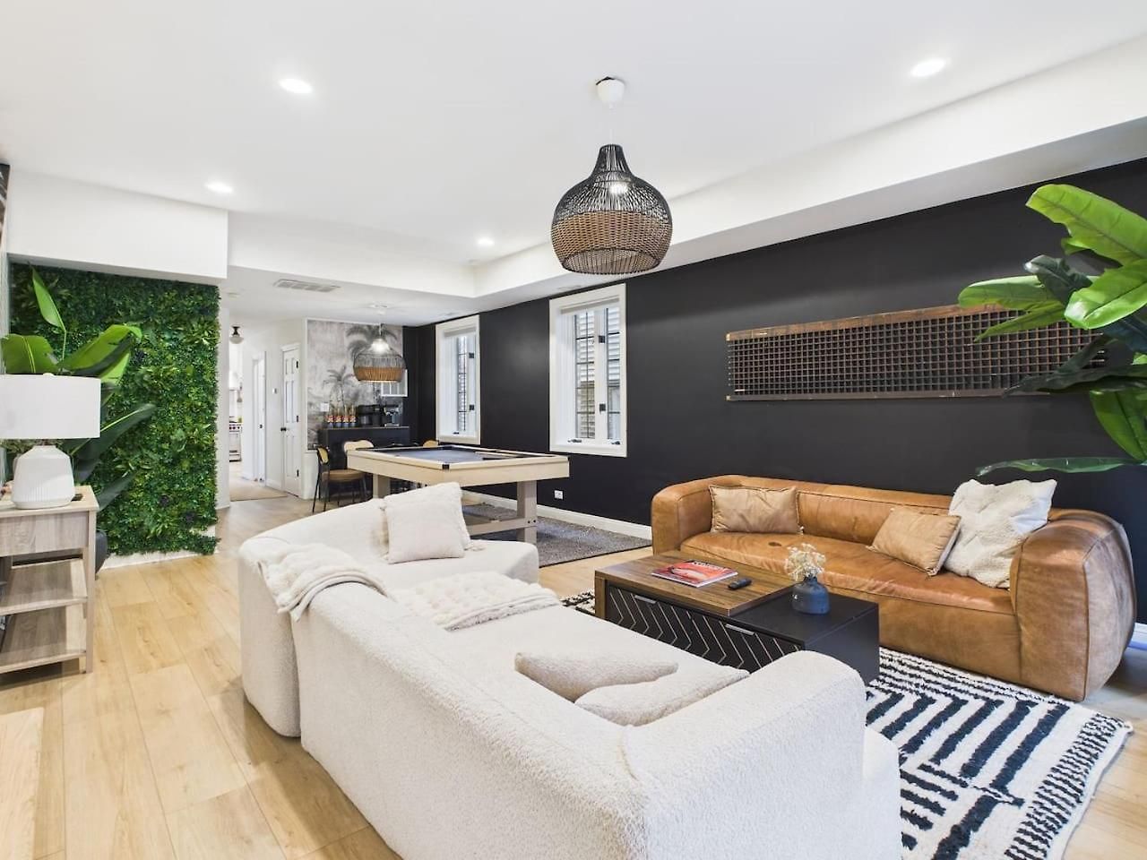 West Town Estate 6br, Game Room, Decks, 5gbps