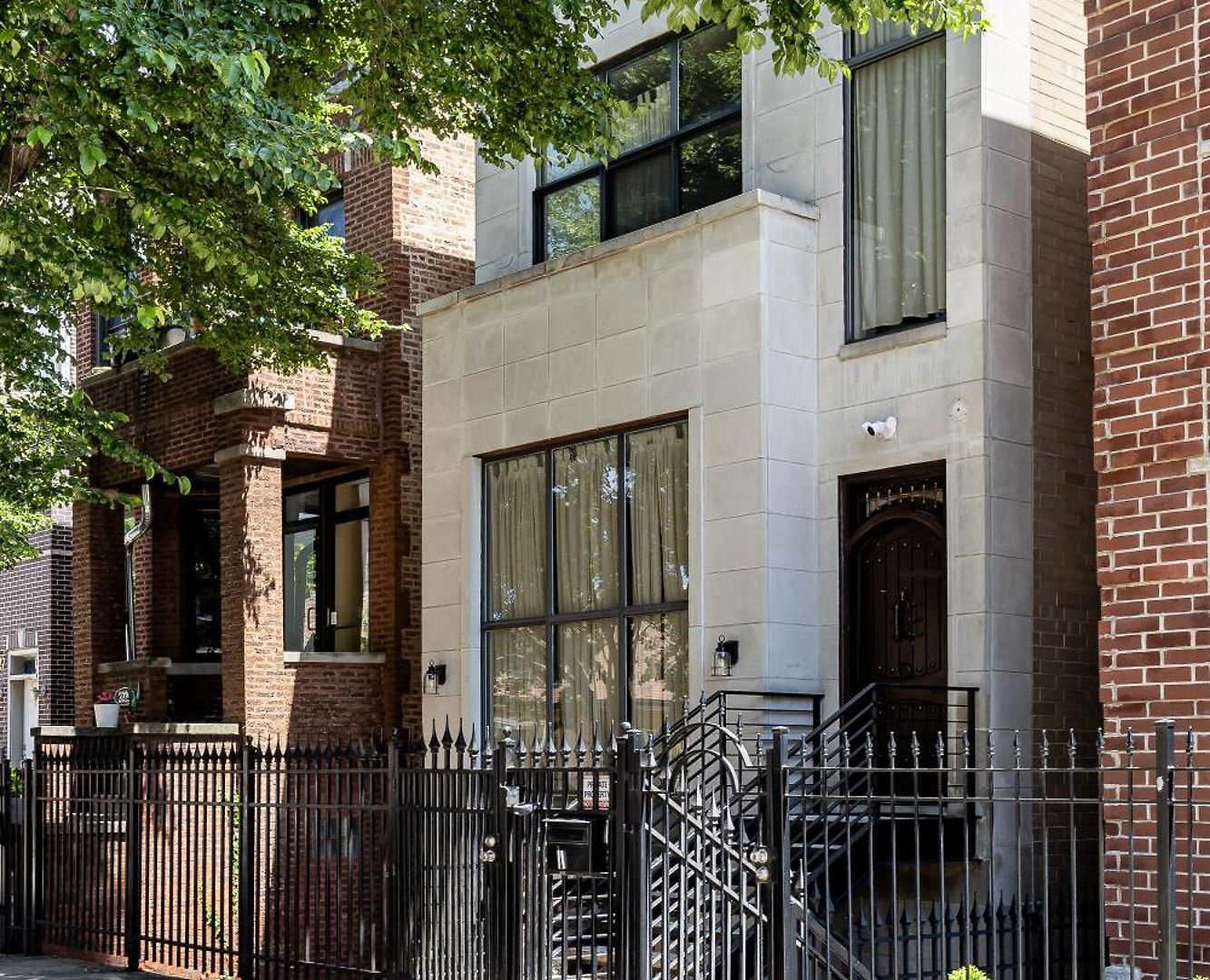 5-bedroom House In Pilsen Near Medical District Holiday home Chicago