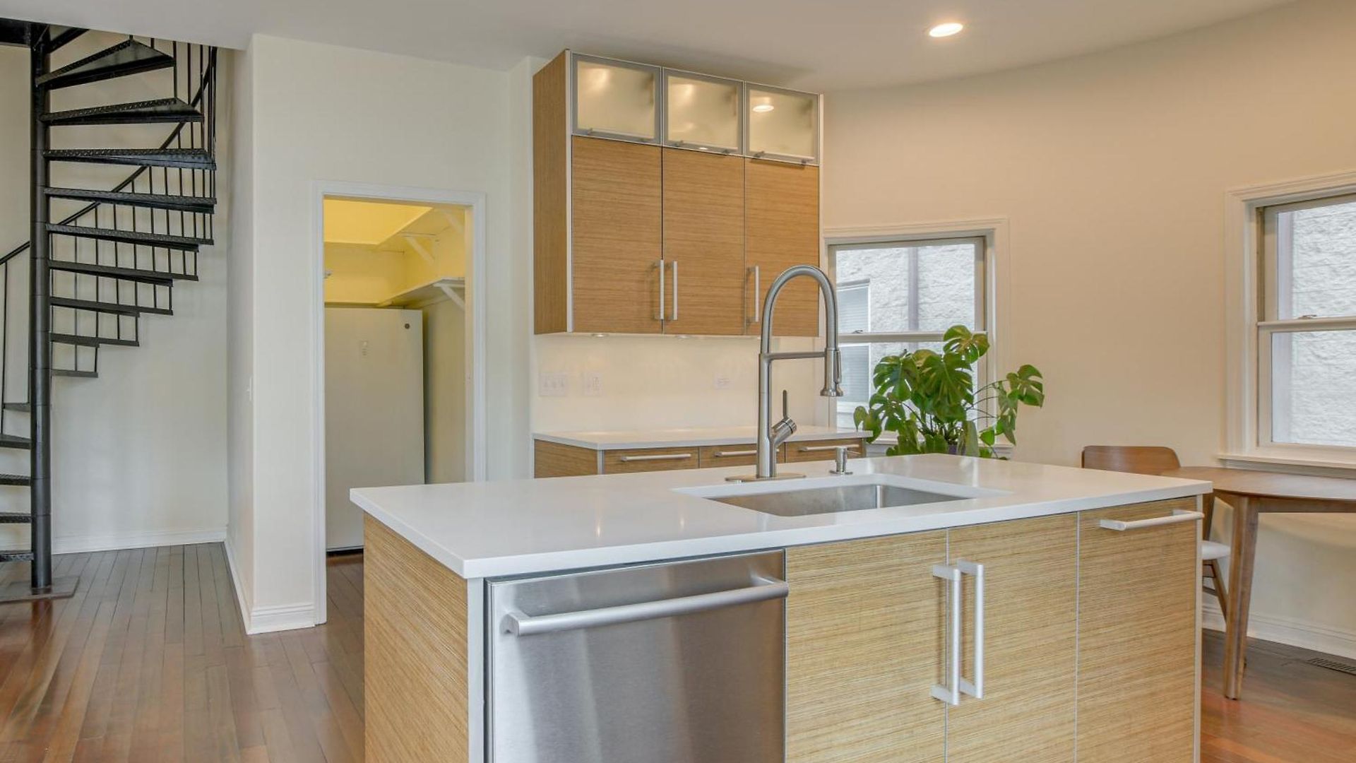 Steps To & Beach! Multi-level Oakland Haven *