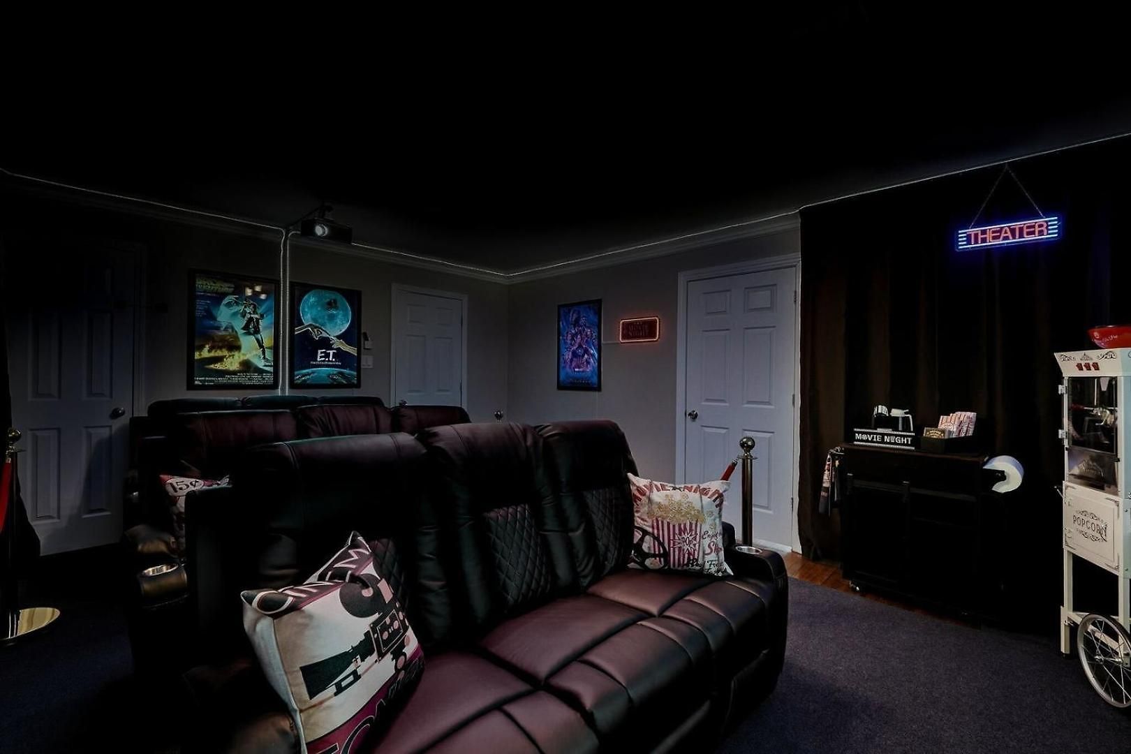 Holiday home Arcade • Theater • Gym • Office • Sleeps 15 Chicago