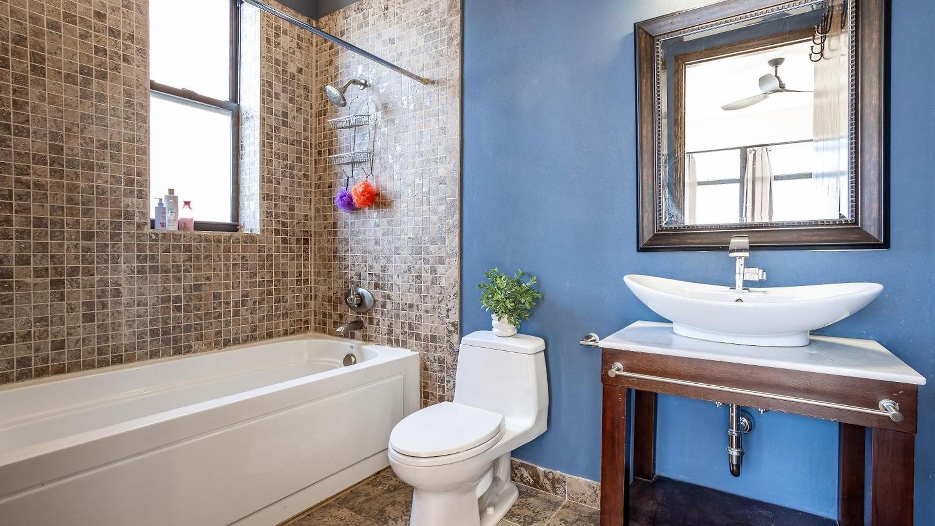 5-bedroom House In Pilsen Near Medical District Holiday home Chicago