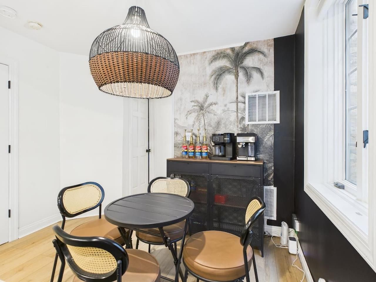 West Town Estate 6br, Game Room, Decks, 5gbps Holiday home Chicago
