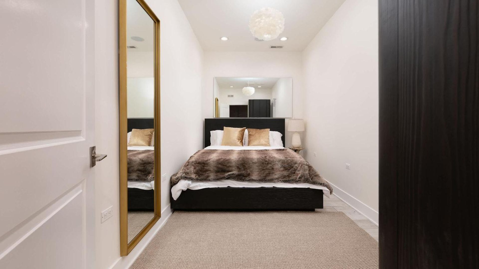 Stunning Gold Coast 12bd 6ba & Rooftop Patio Holiday home *