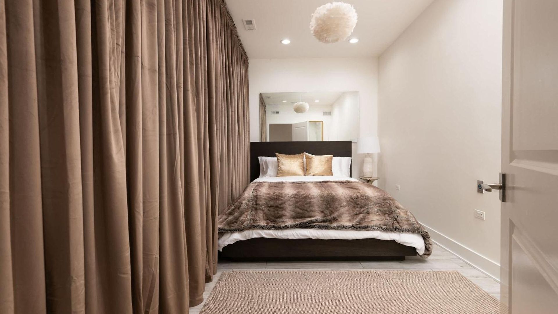 Holiday home Stunning Gold Coast 12bd 6ba & Rooftop Patio