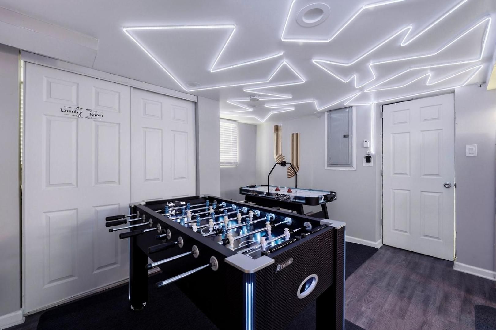 Arcade • Theater • Gym • Office • Sleeps 15 * Chicago
