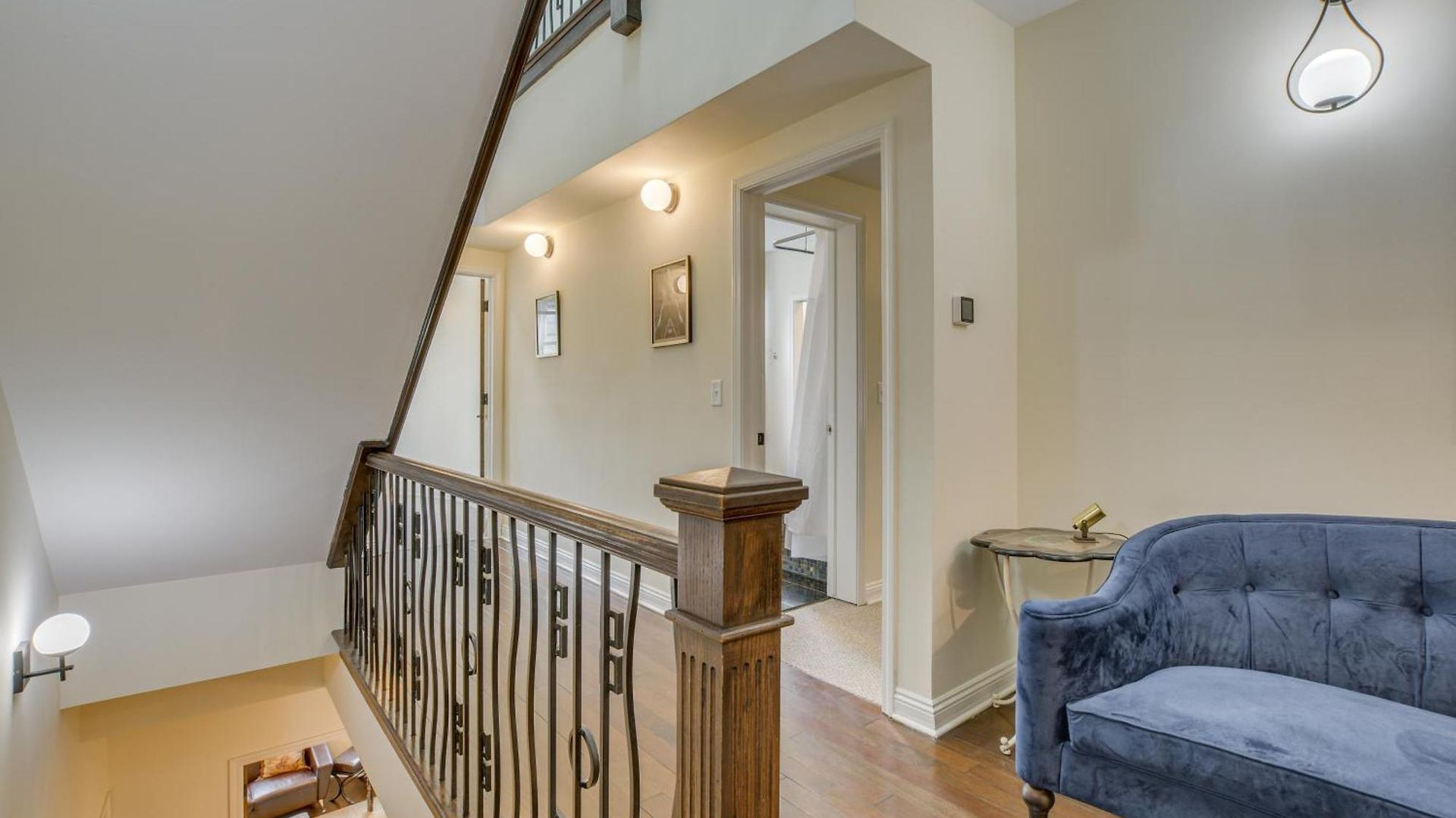 Holiday home Steps To & Beach! Multi-level Oakland Haven
