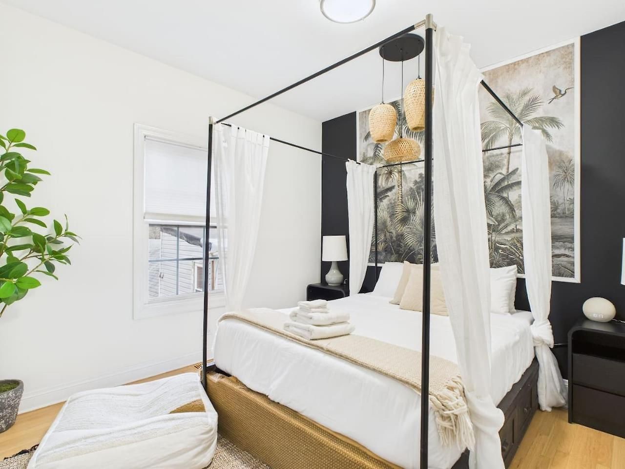 West Town Estate 6br, Game Room, Decks, 5gbps Holiday home