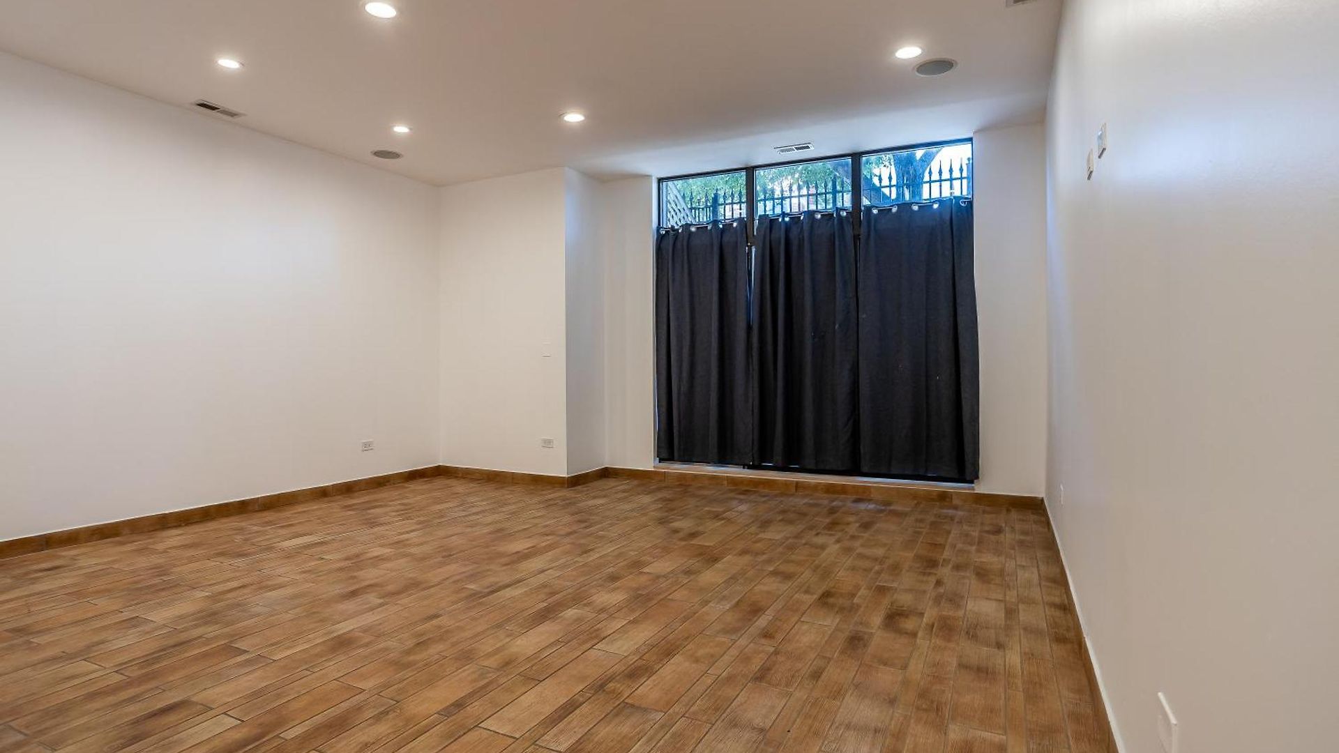 5-bedroom House In Pilsen Near Medical District Holiday home
